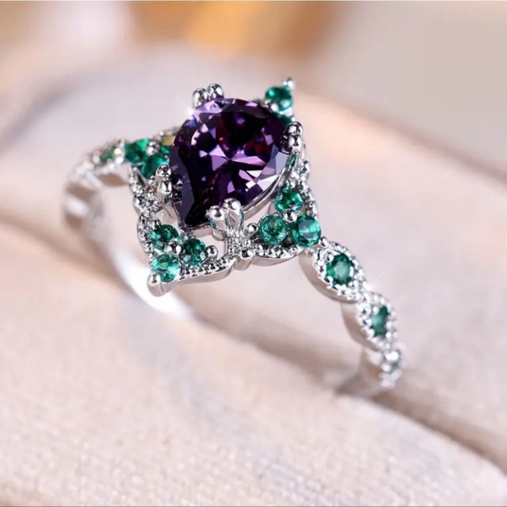 Ladies Elegant sapphire wedding ring sz 6